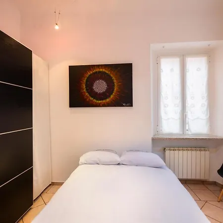 Loft In Tortona Lägenhet